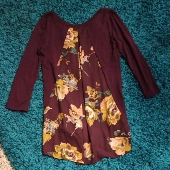 Le Lis Deep Burgundy Top with Rounded Neckline and 3/4 Sleeves - Picture 4 of 8